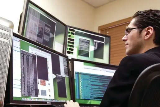 大模型時(shí)代，后端程序員如何避免被AI卷死？